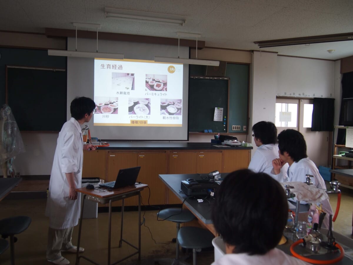 7月16日実験教室を行いました（福島県立新地高等学校）