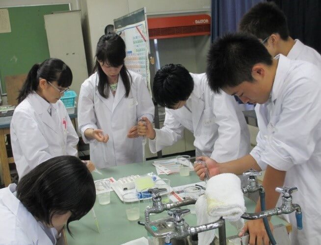 6月28日　東京都立小山台高等学校にてＤＮＡ鑑定実験教室を行いました