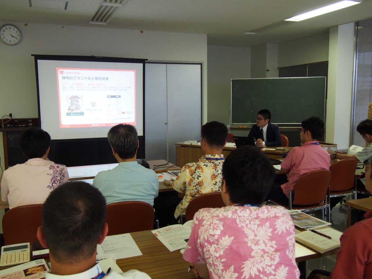 琉球銀行にてリバネス福田が養豚に関する講演を行いました。