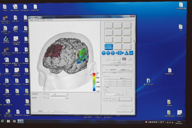 ▲先生が研究に使用する脳の活性部位を見る装置。この他にも脳を多角的に研究するための装置がラボには揃っている。