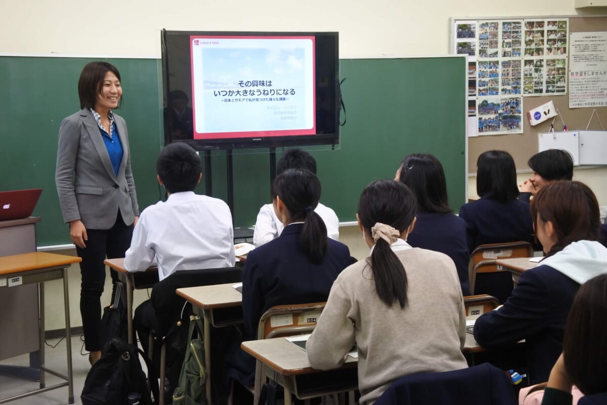12/10 国際開発事業部の秋永と田島が、SGH指定校横浜市立南高校にて講演しました。