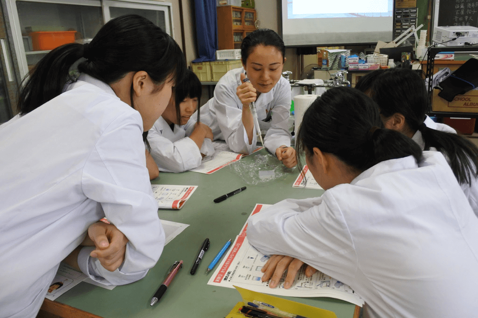 6月24日（土）小山台高等学校でDNAの抽出・鑑定実験教室を実施しました