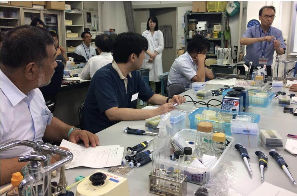 日本女子大学による教員向け研修会 「ミクロの世界でナノを考える」〜微生物を探索して課題研究を始めよう！〜 を実施しました