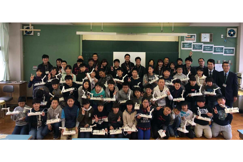 宮城県南三陸町5つすべての小学校で、川崎重工業実験工作教室「マイクレーンを作ろう！」を実施しました