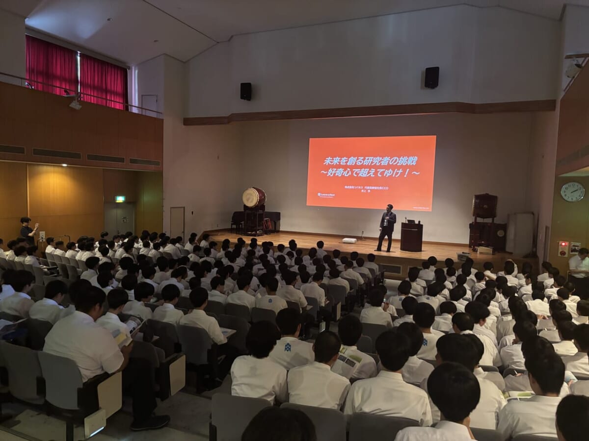 【代表講演】リバネス代表取締社長CCOの井上浄が、母校の群馬県立高崎高等学校にて講演を行いました。